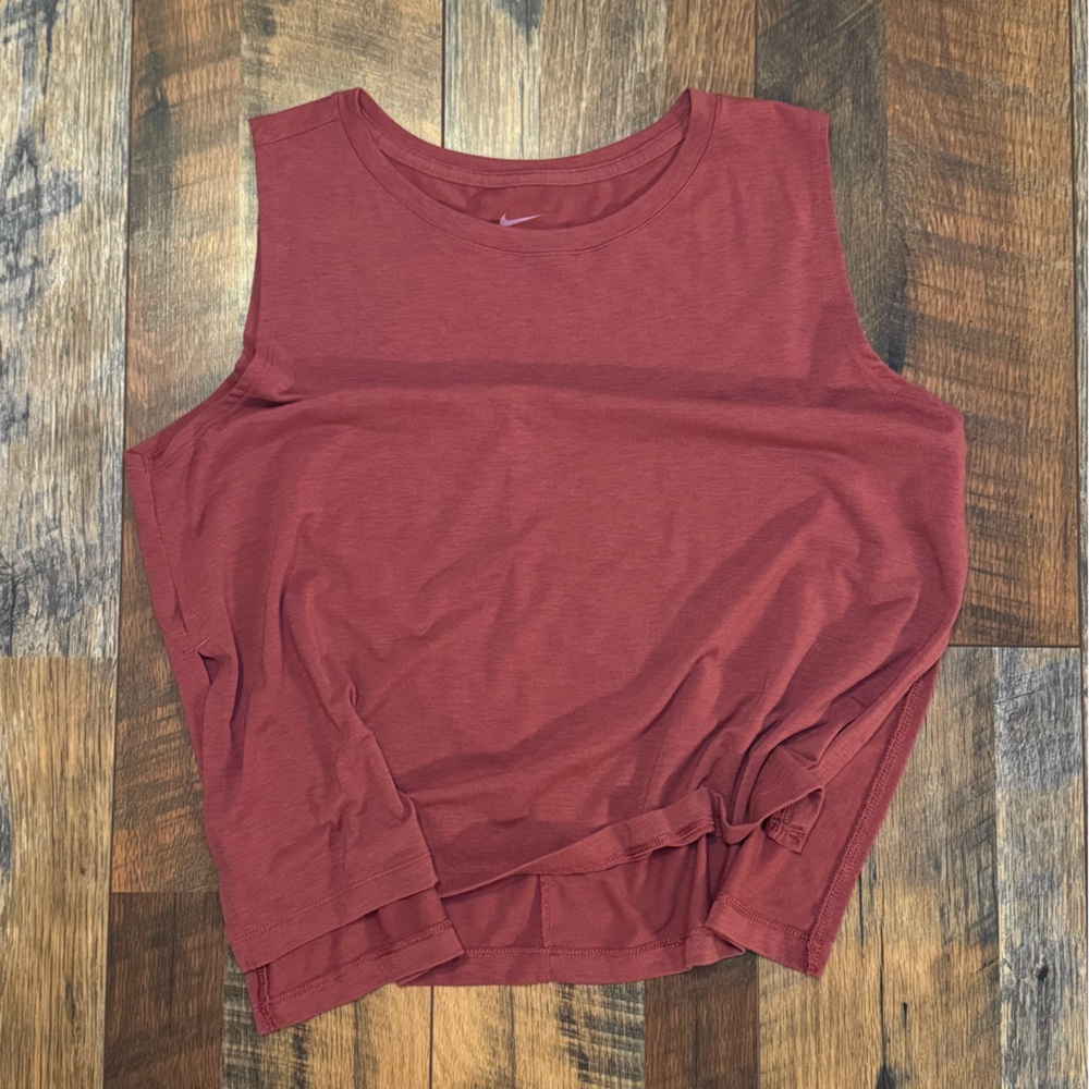 Nike Dri-FIT Shirt in Maroon